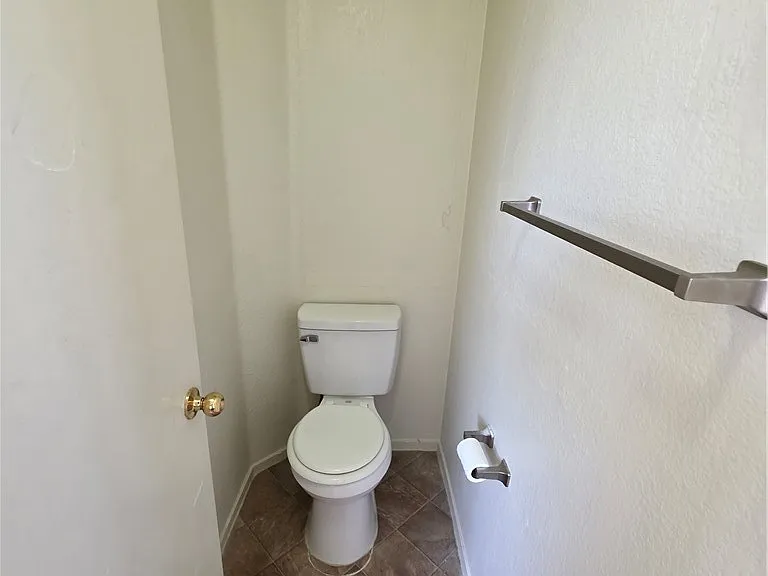 2506 Lady Elizabeth Ct — Photo 30
