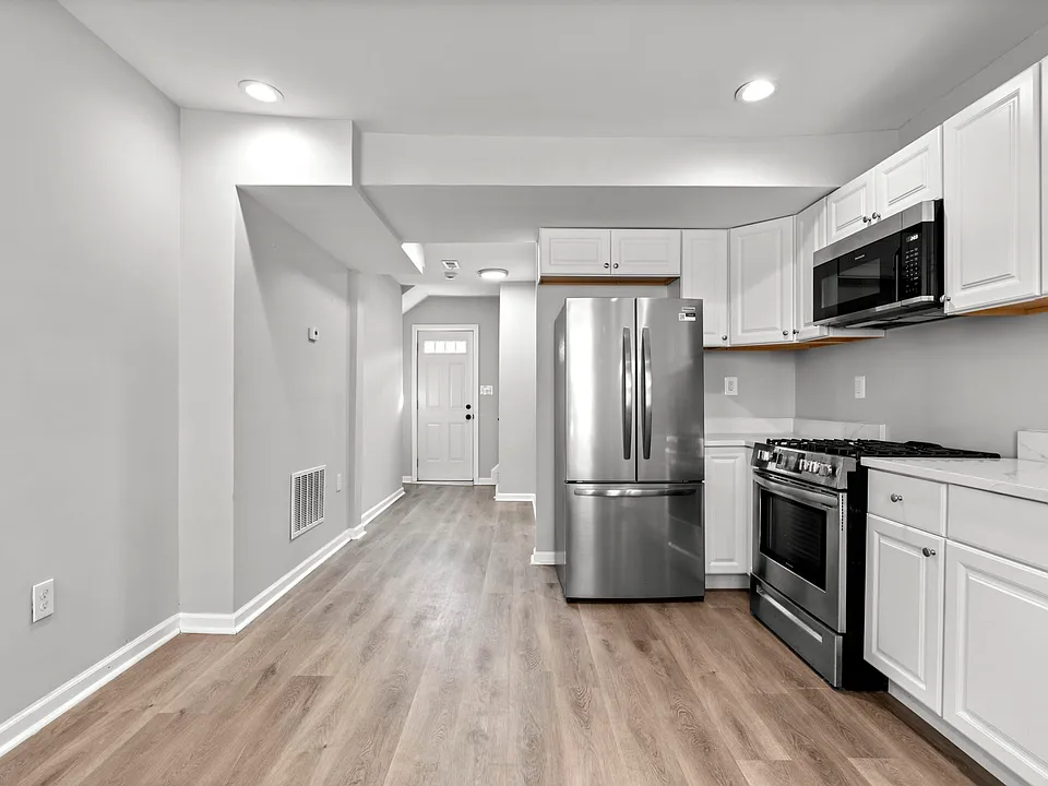 853 W Fayette St