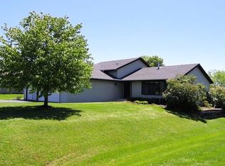 6475 Prairie Rd, Roscoe, IL 61073