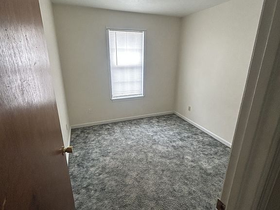 3rd image of 720 E Lincoln Trail Blvd APT 10