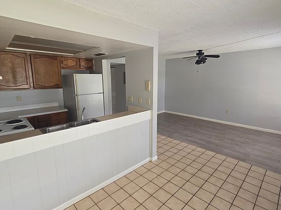 4th image of 1802 Barton Dr #2