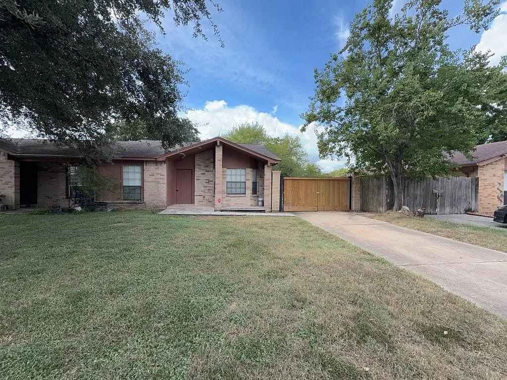 2 bed, 2.0 bath, 896 sqft, $1,700 — Photo 2