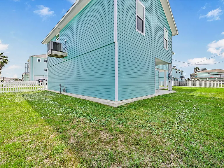 16630 Jean Lafitte Rd — Photo 48