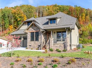 24 Peregrines Ridge Ct, Fairview, NC 28730