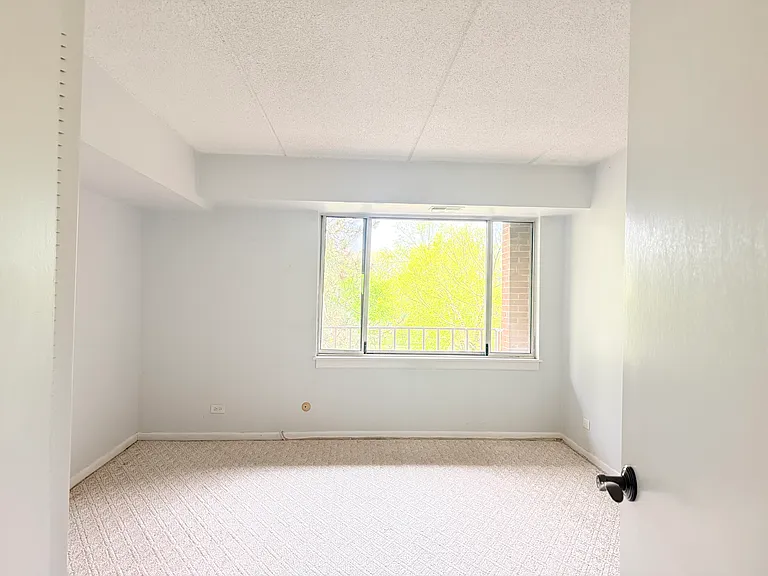 1450 Plymouth Ln — Photo 8