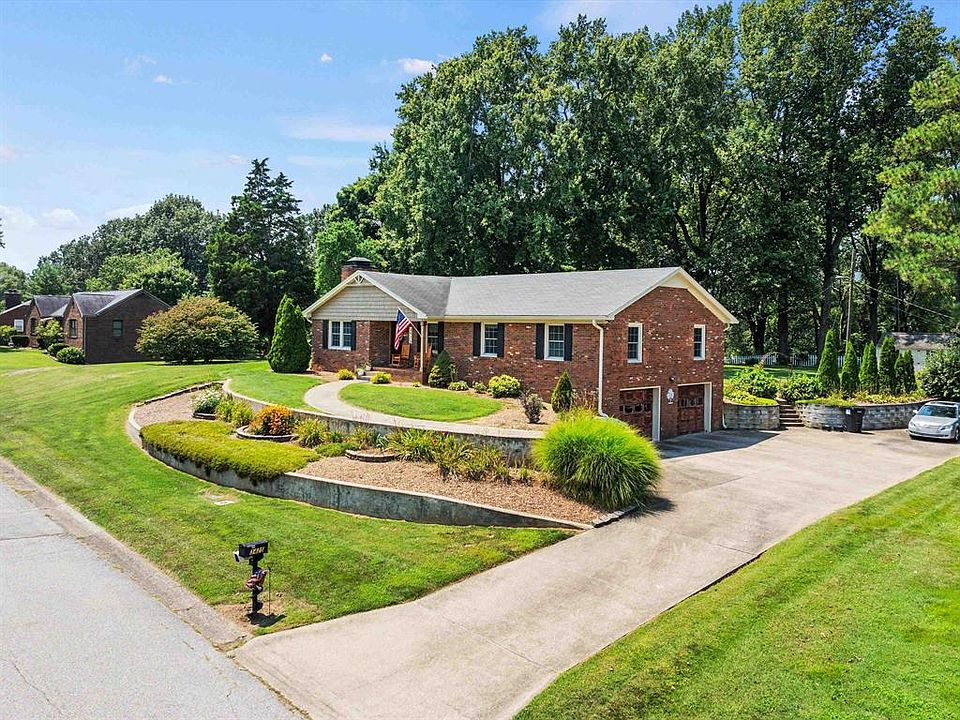1st image of 3425 Woodlane Dr