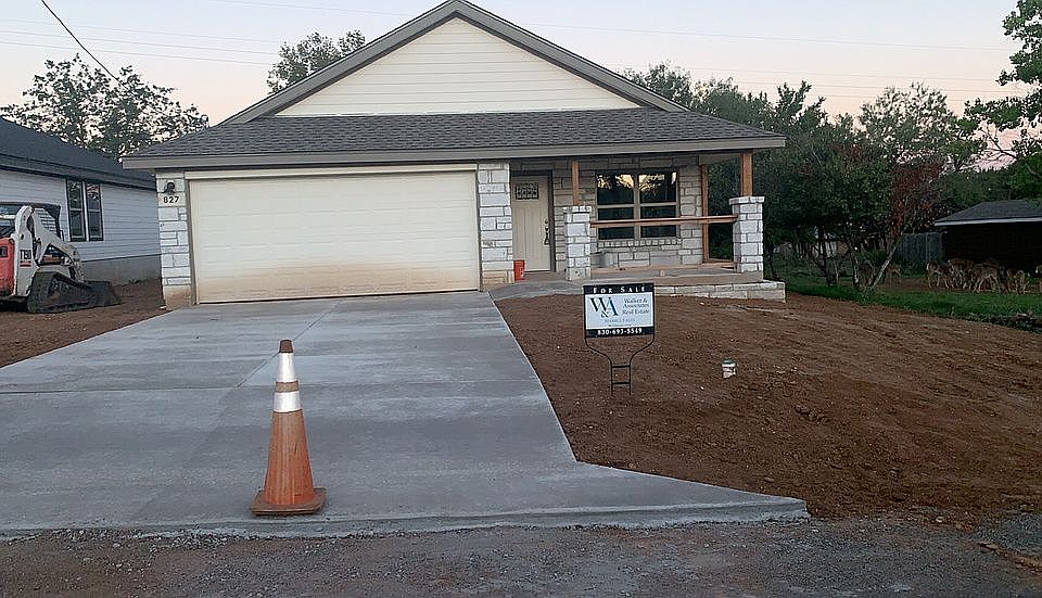 1st image of 827 Cypress Ln