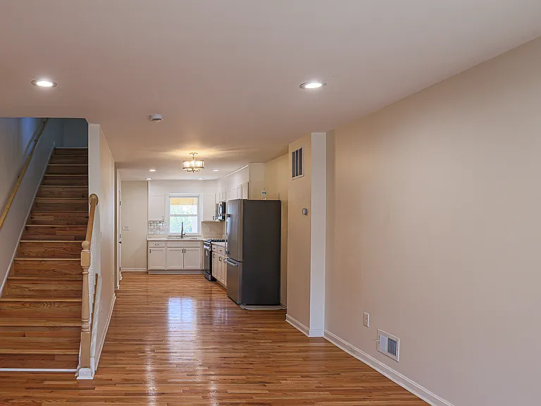2729 E Monument St — Photo 7