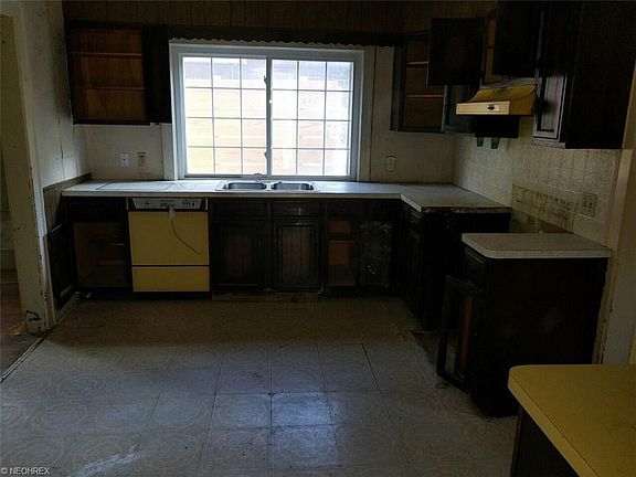 4th image of 3712 E 110th St