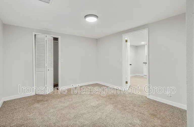 1103 N Franklin Ave W — Photo 6