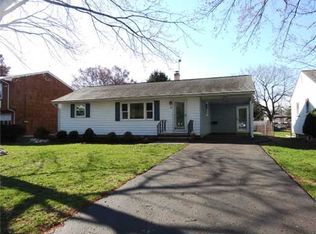 7 Yates Dr, East Brunswick, NJ 08816