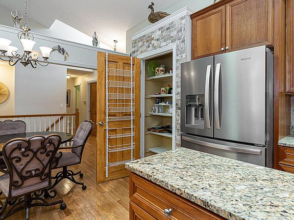 5th image of 515 Mechwart Pl
