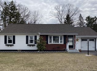 21 Holly Ln, Latham, NY 12110