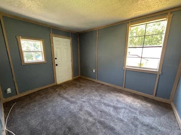1409 Laboratory Rd, Lincolnton, NC 28092