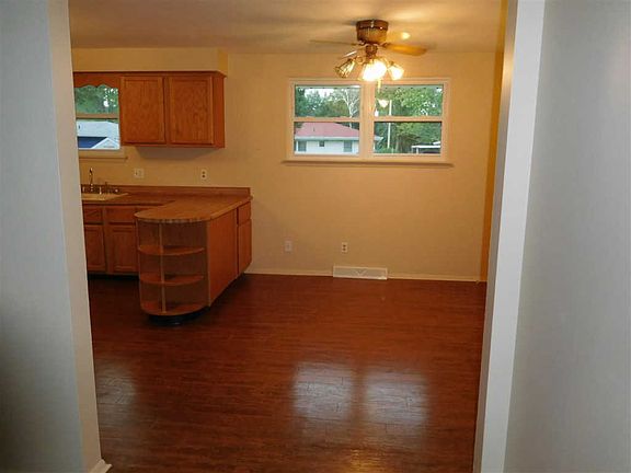 5th image of 1007 Desoto Dr