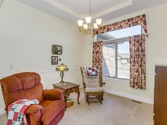 5th image of 1431 E Summerlyn Dr