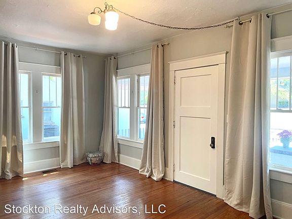 5th image of 1526 Oak St