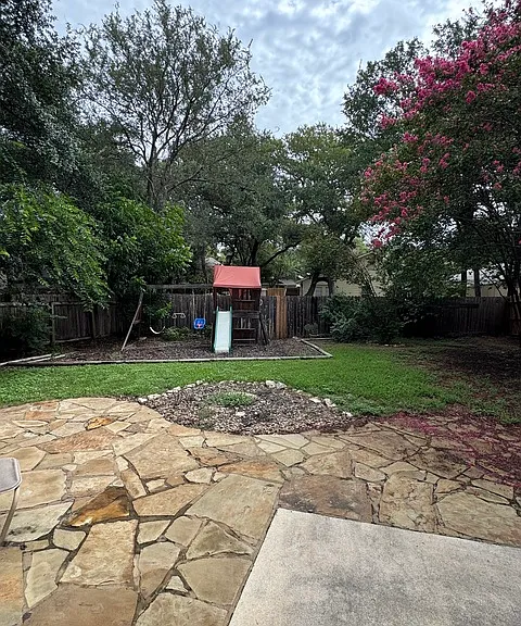 13815 Stone Hollow Dr — Photo 27