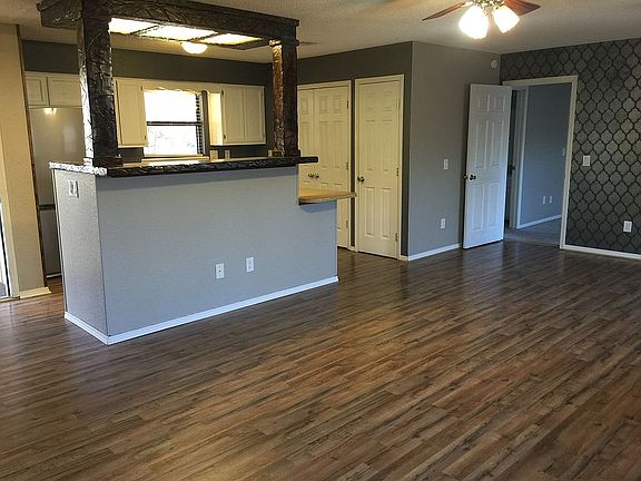 4th image of 18 Clevedon Cir
