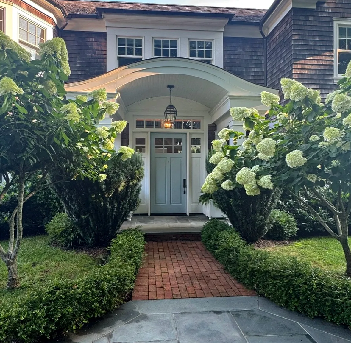 Luxury Southampton Village Rental Elegant Shingle-Style Estate — Photo 1