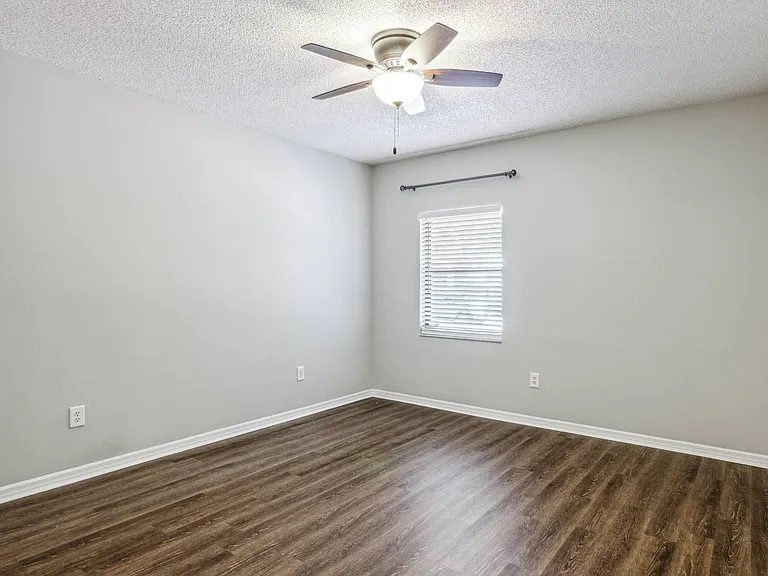 411 S Willow Ave — Photo 21