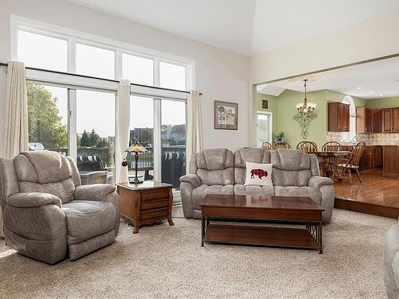 3rd image of 8260 Oakway Ln