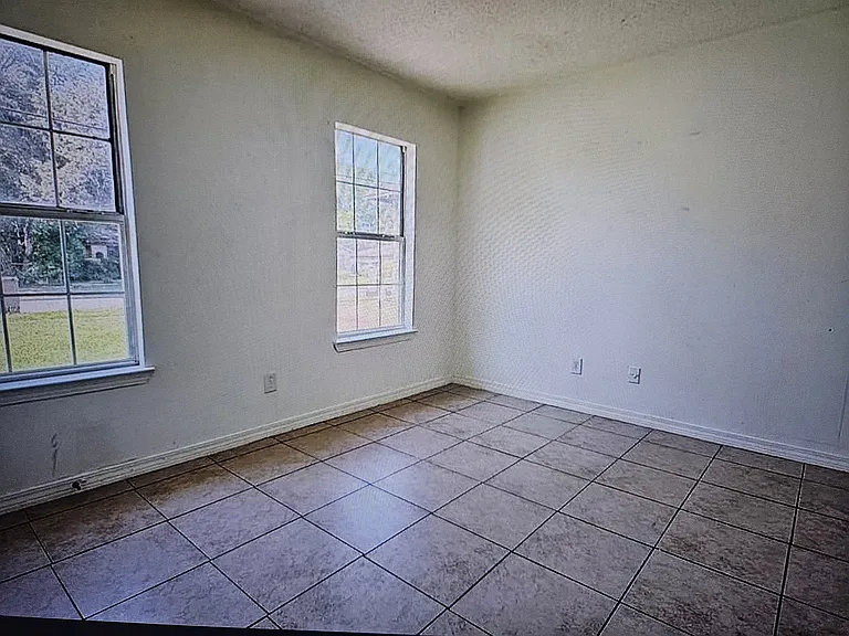 1204 Seneca St — Photo 2