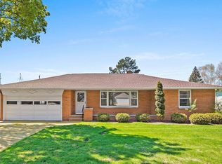 516 Eastview Dr, Green Bay, WI 54302
