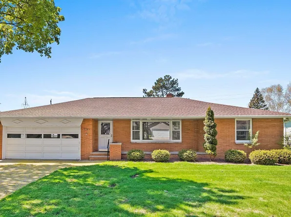 516 Eastview Dr, Green Bay, WI 54302