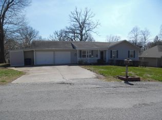 1006 Forest Circle Dr, Cassville, MO 65625