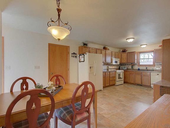 3rd image of 420 Forest St
