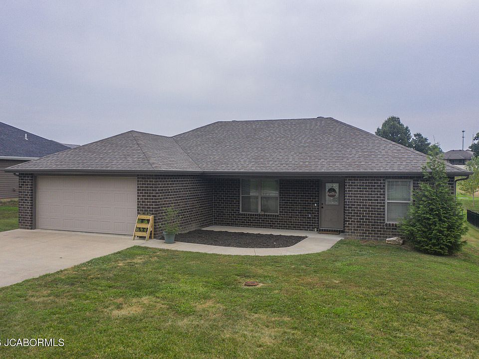 1st image of 290 Davis Dr