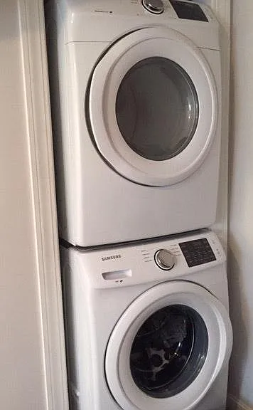 Washer/dryer included in unit
