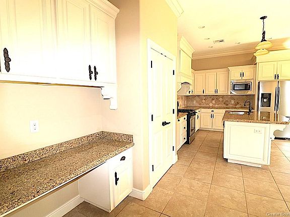 4th image of 1525 Lacadie St
