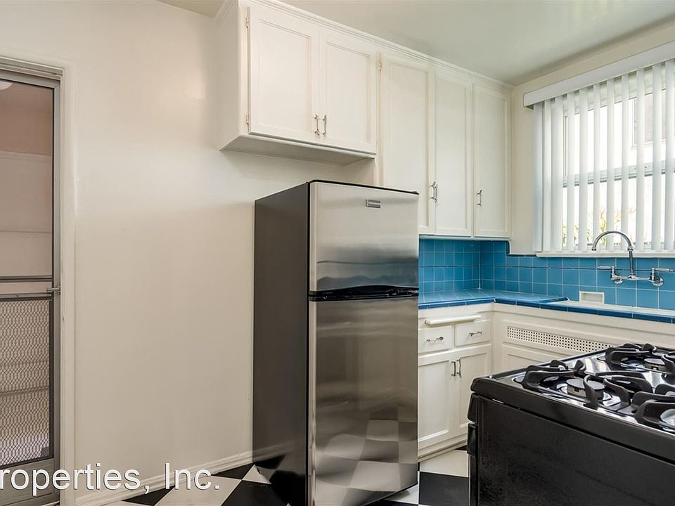1st image of 1226 N Laurel Ave APT 106