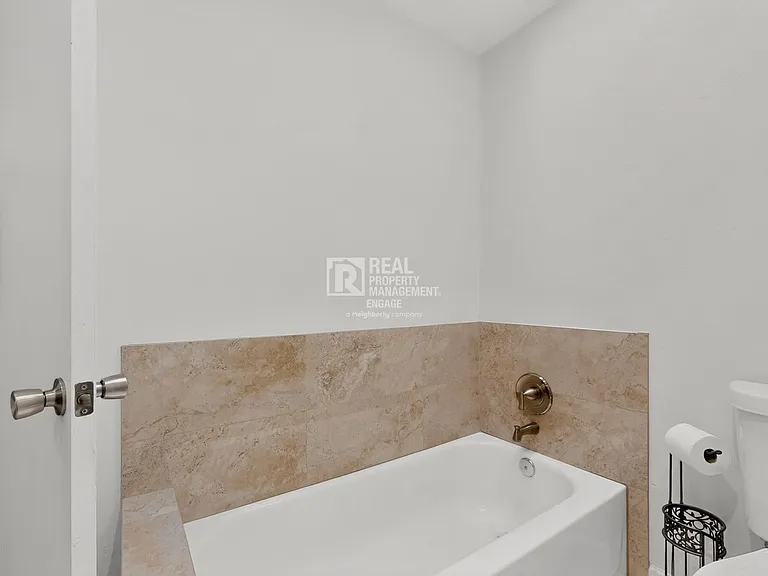 4548 Newcombe Dr — Photo 25