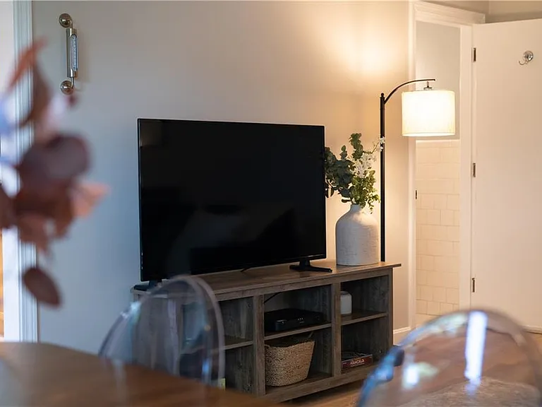 534 Aquidneck Ave #A — Photo 17