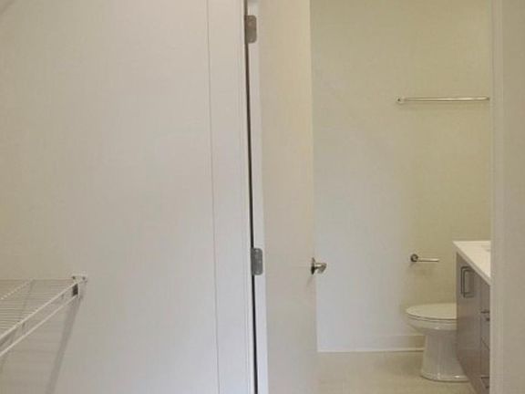 3rd image of 832 W Erie St #1W