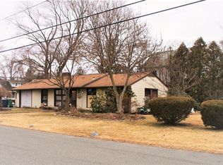 279 Dodge St, Warwick, RI 02886