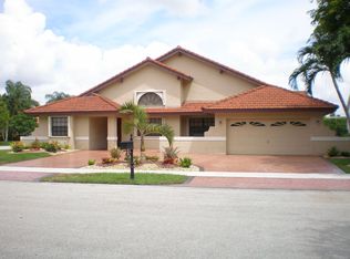 8952 Southern Orchard Rd N, Davie, FL 33328