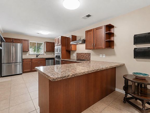 3rd image of 9546 Meadowvale Dr