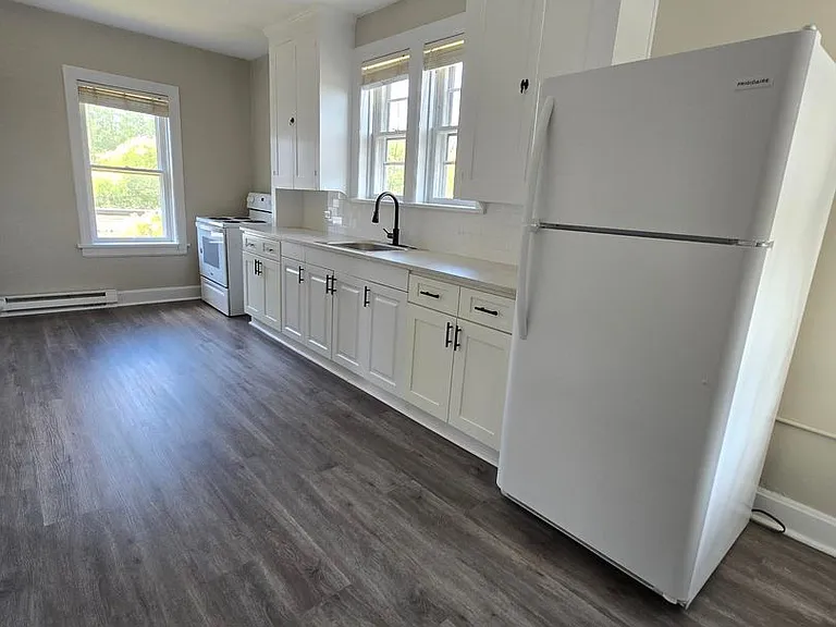 145 E North Ave — Photo 9