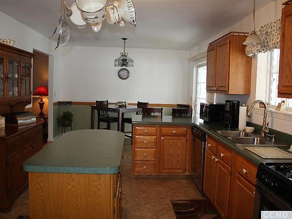 2nd image of 4515 Burnett St