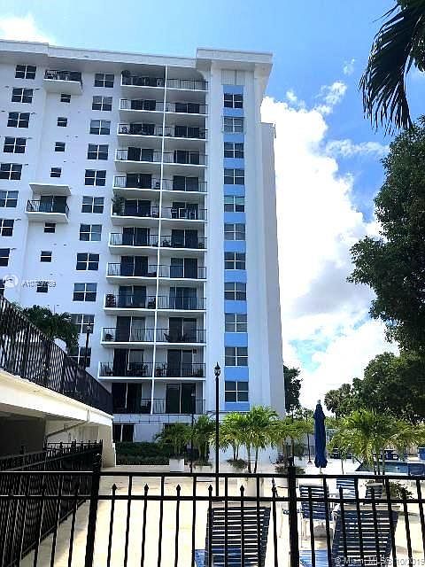 1st image of 1800 N Andrews Ave #3J