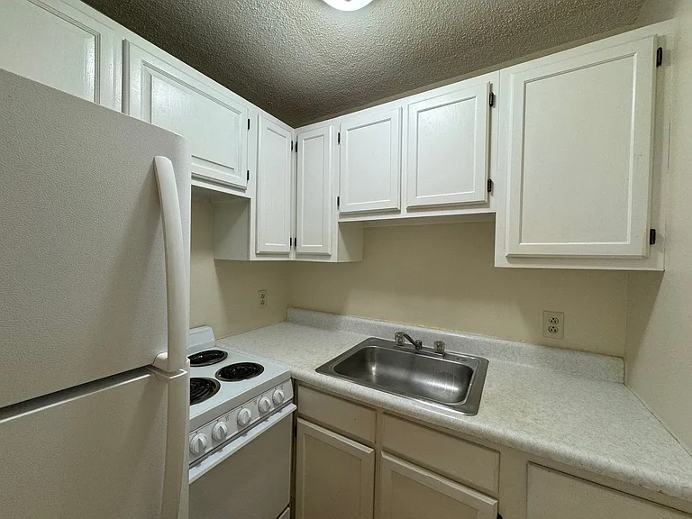 574 Long Ave — Photo 7