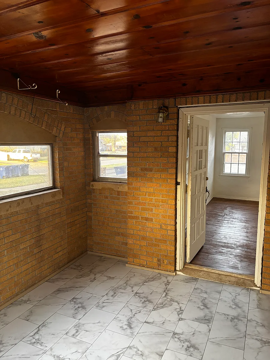 Building Photo - 1037 W Hickory Ave