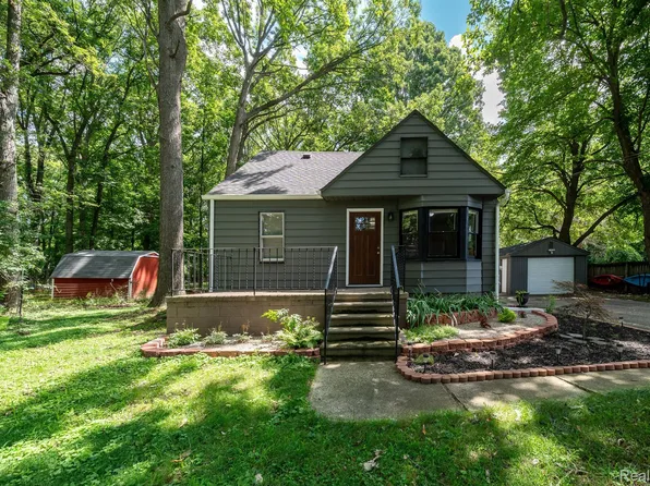23400 McAllister St, Southfield, MI 48033