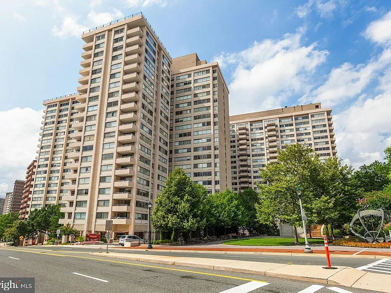5500 Friendship Blvd #1120N — Photo 2