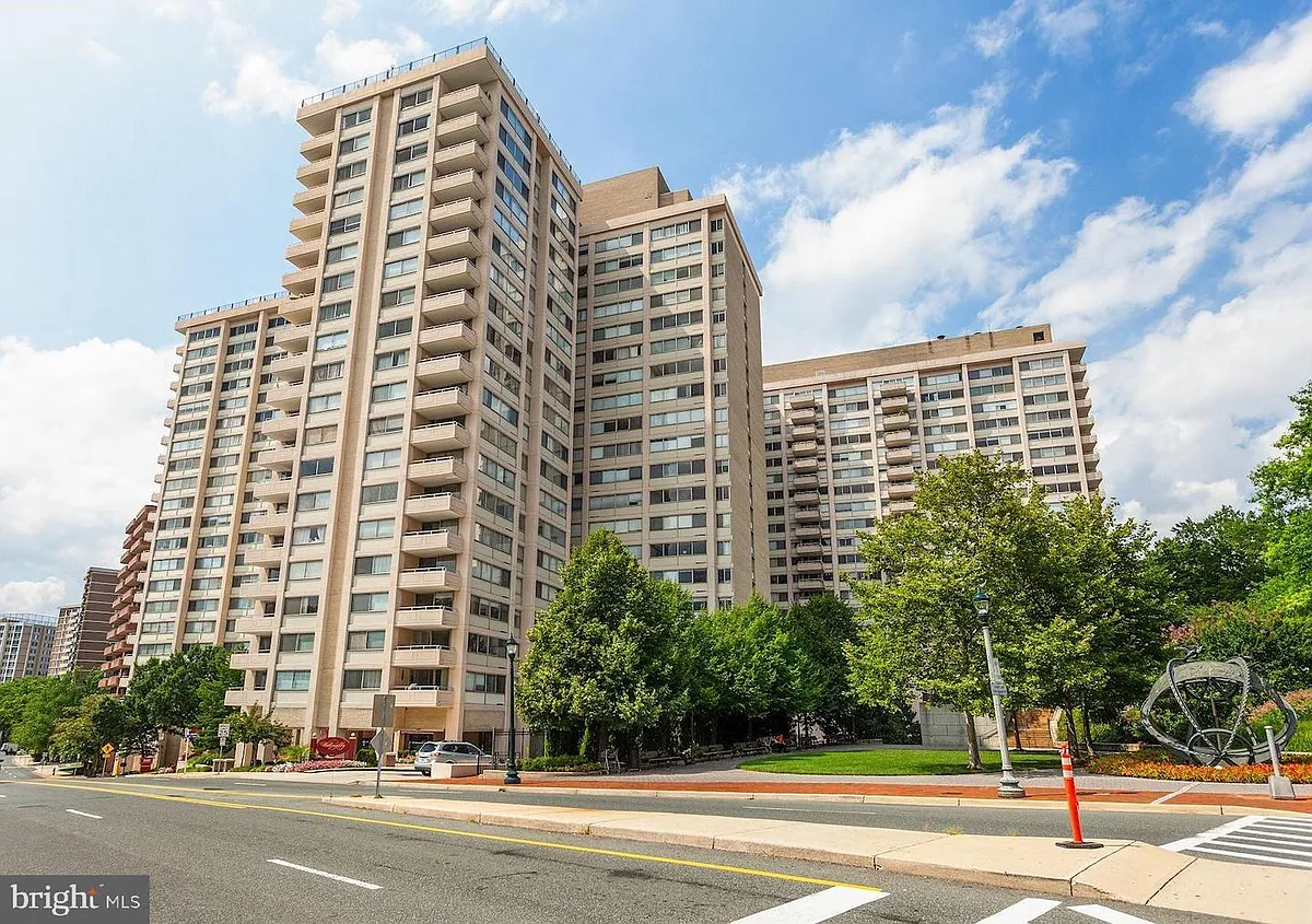 Building Photo - 5500 Friendship Blvd #1120N