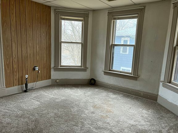 3rd image of 218 E Erie St #3
